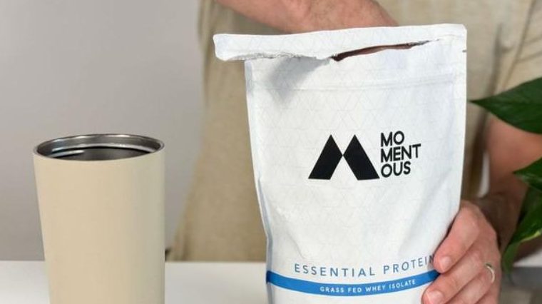 momentous BarBend tester trying out Momentous whey isolate protein powder