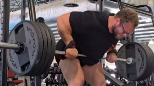 Speed Reps: Nicolaas du Preez Smashes 405LB Barbell Rows